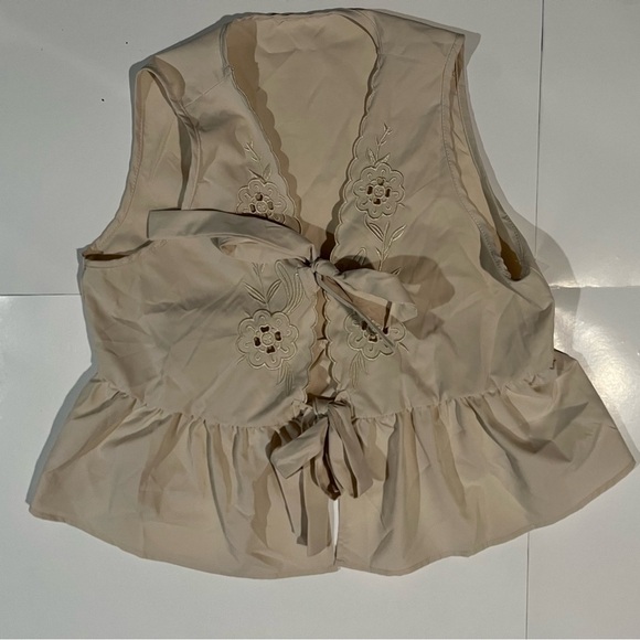 SHEIN Beige Floral Embroidered Tank Top - Picture 2 of 5